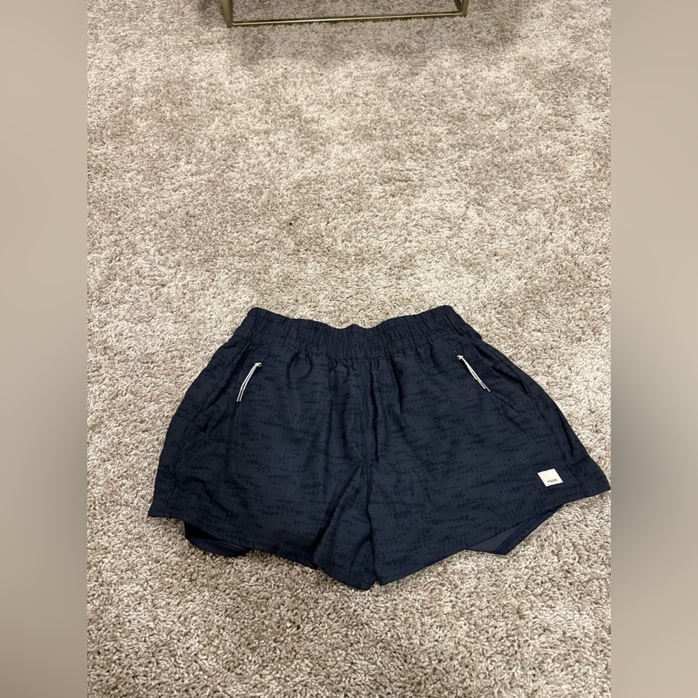 Vuori Small Black Shorts. 🖤⚡️